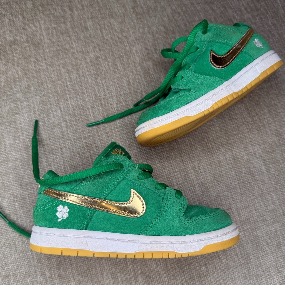 Lucky Nike Shamrock Boys Sneakers Size 9C - Picture 3 of 6